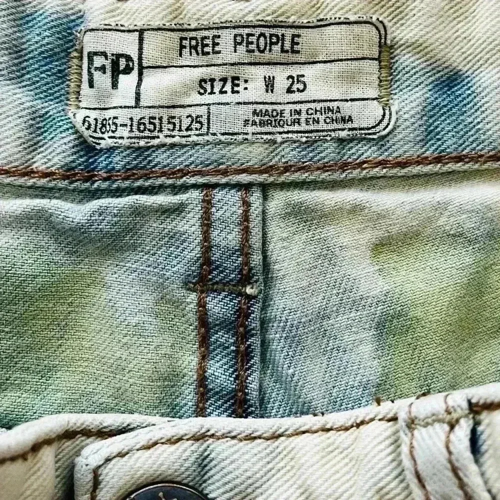 Free People Green Camouflage Embrllish Cheeky Distress Fray Jean‎ Shorts Size 25